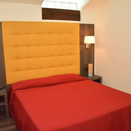 ホテル Glicini ピネローロ