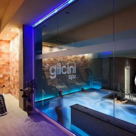 ホテル Glicini ピネローロ